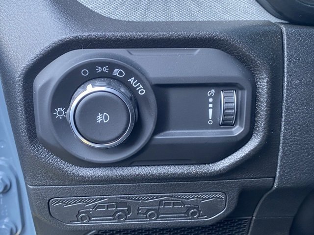 Used 2025 Jeep Wrangler Sport S image 14