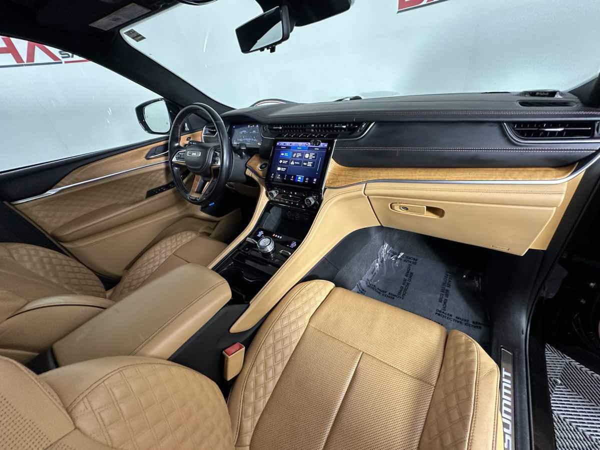 Used 2021 Jeep Grand Cherokee L Summit AWD/4WD image 26
