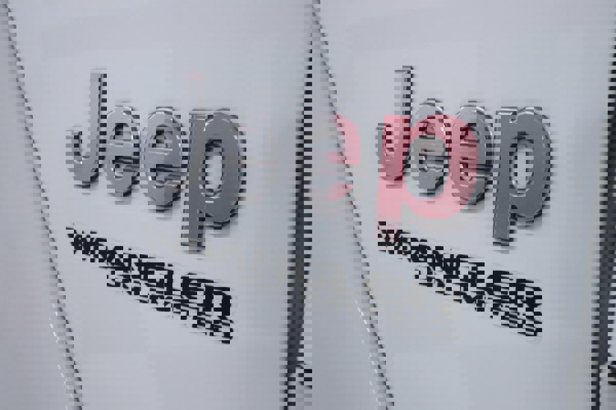 Used 2021 Jeep Wrangler Unlimited Sahara image 35