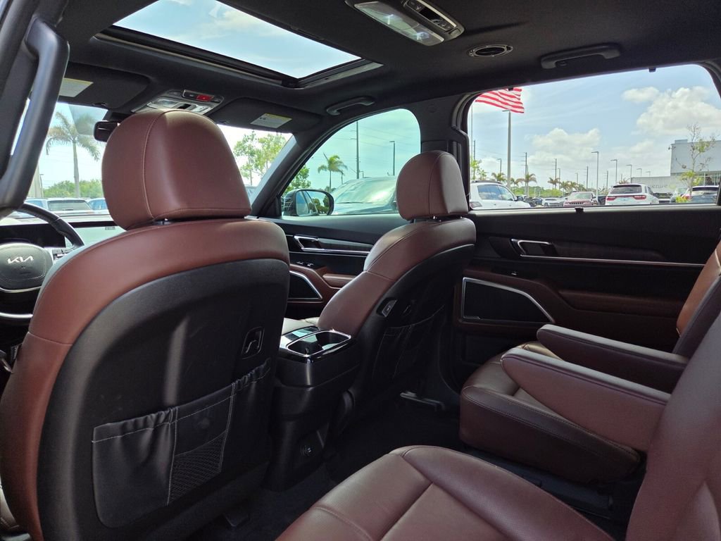 Used 2024 Kia Telluride EX w/ EX Captain's Chair Package FWD image 21