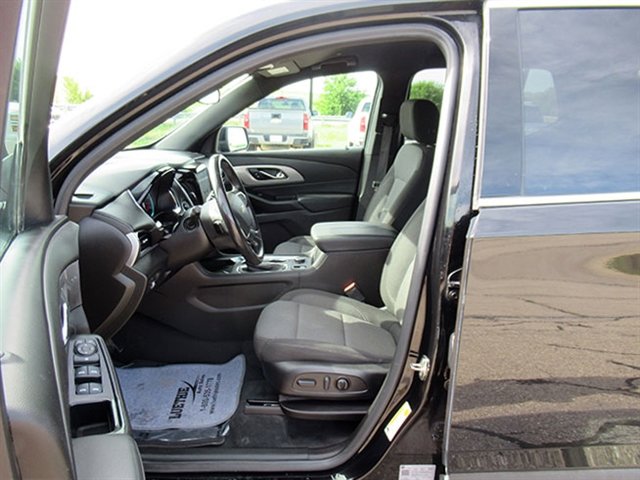 Used 2022 Chevrolet Traverse LT image 13