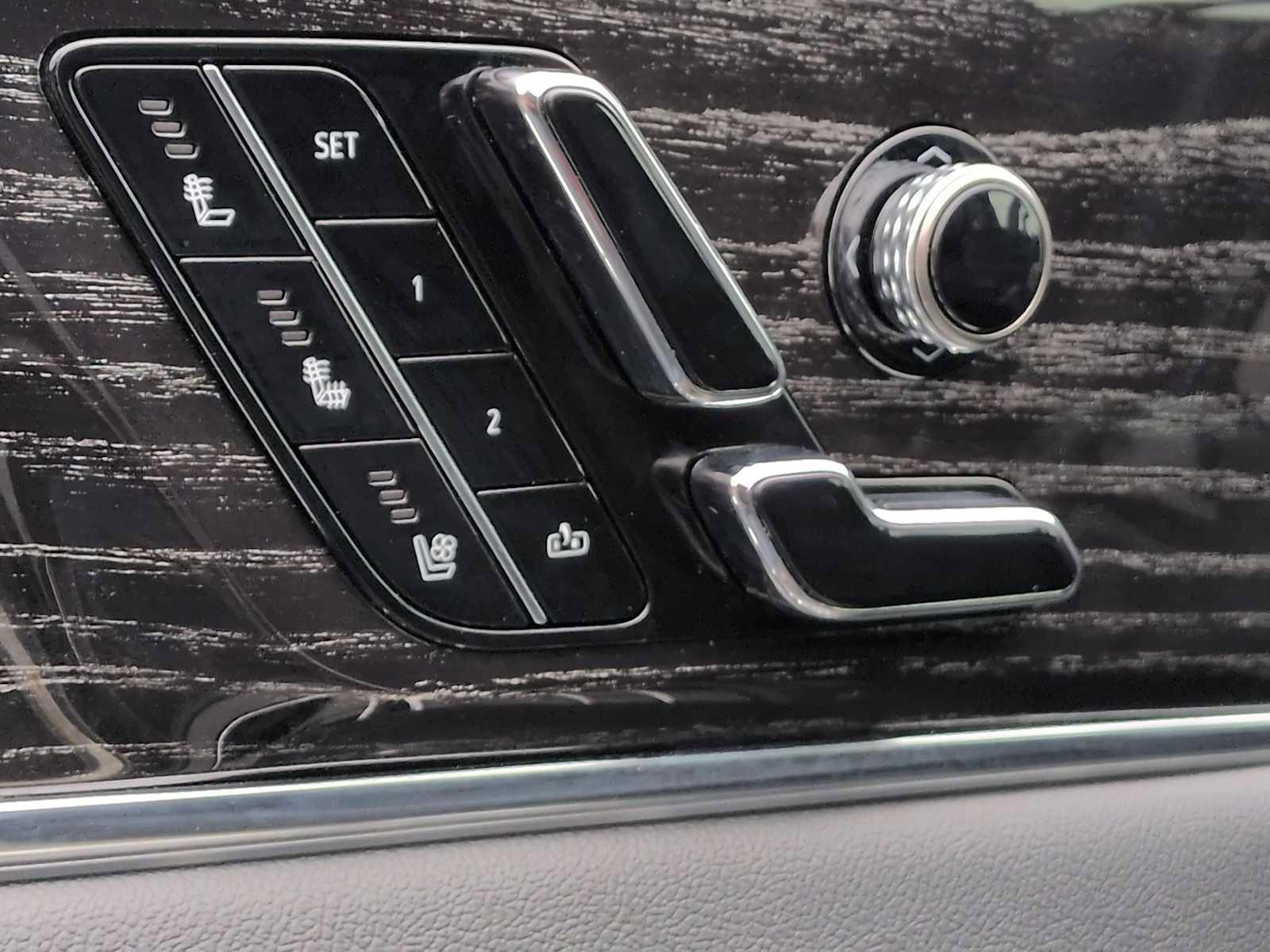 Used 2025 Cadillac Escalade IQ Luxury 1 image 17