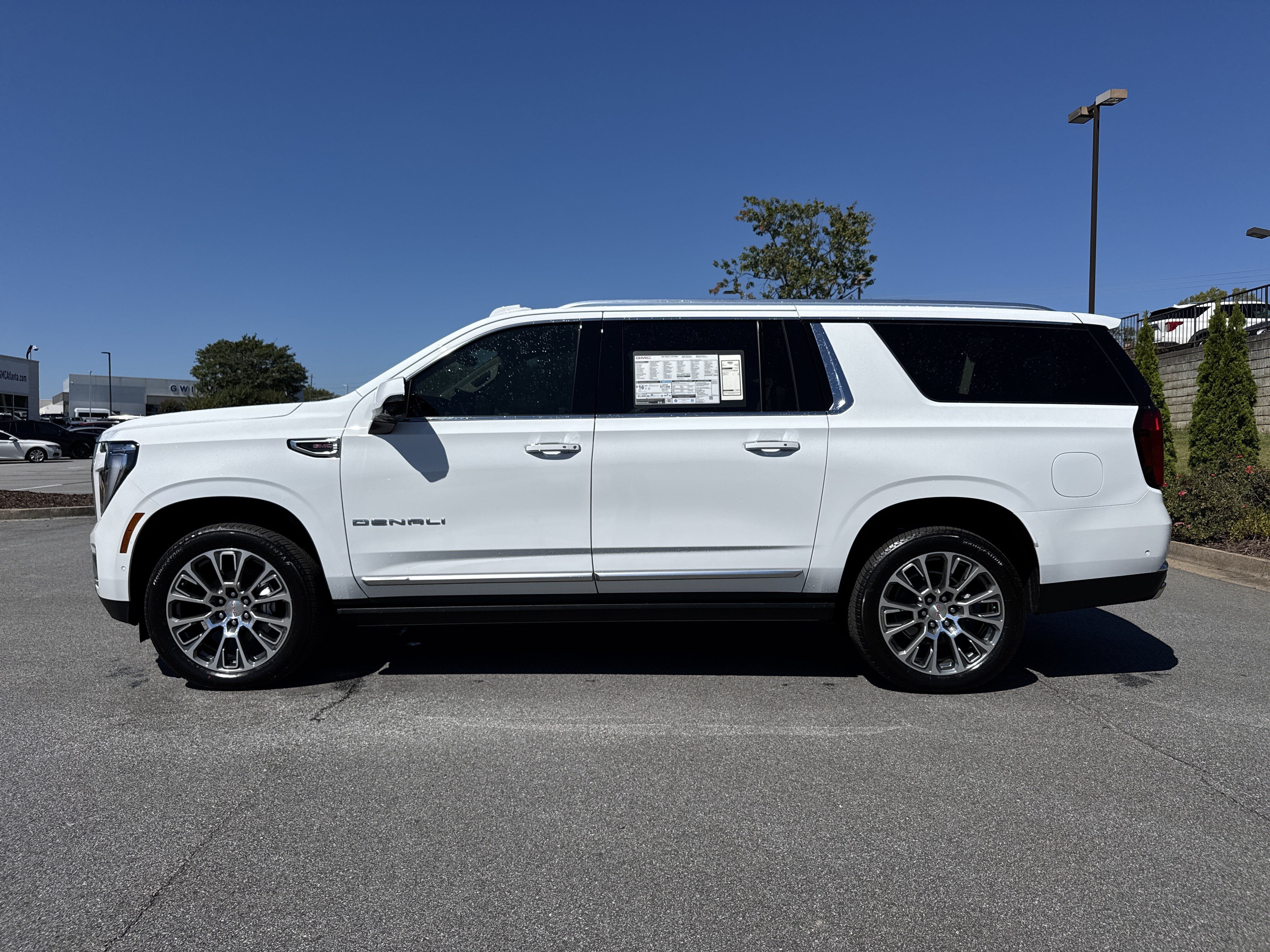 New 2026 GMC Yukon XL Denali w/ Denali Reserve Package AWD/4WD image 7
