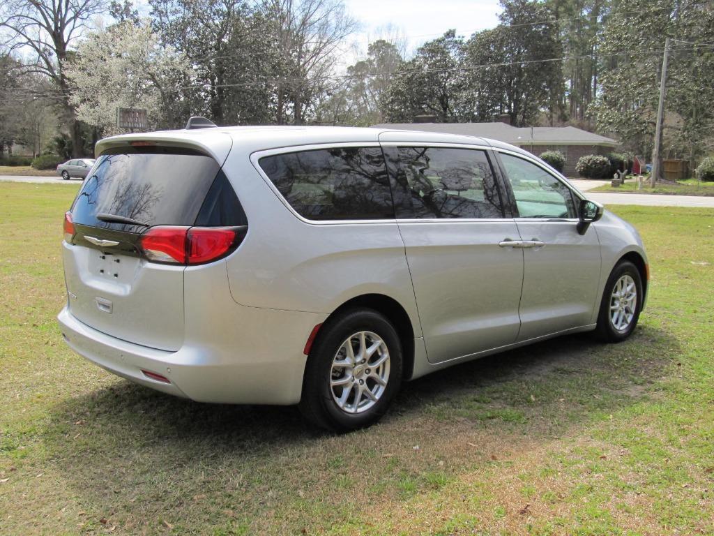 Used 2023 Chrysler Voyager LX image 6