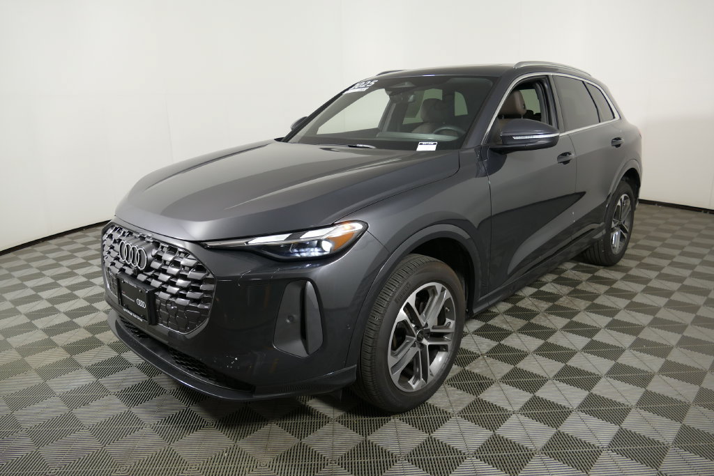 Certified 2025 Audi Q5 Premium w/ Convenience Package AWD/4WD image 7
