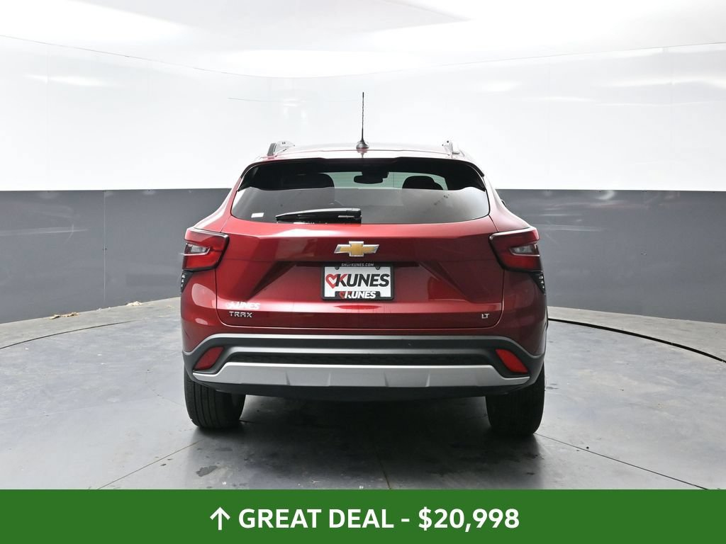 Used 2025 Chevrolet Trax LT FWD image 13