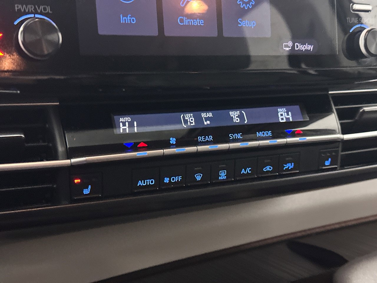 Used 2021 Toyota Sienna XLE image 30