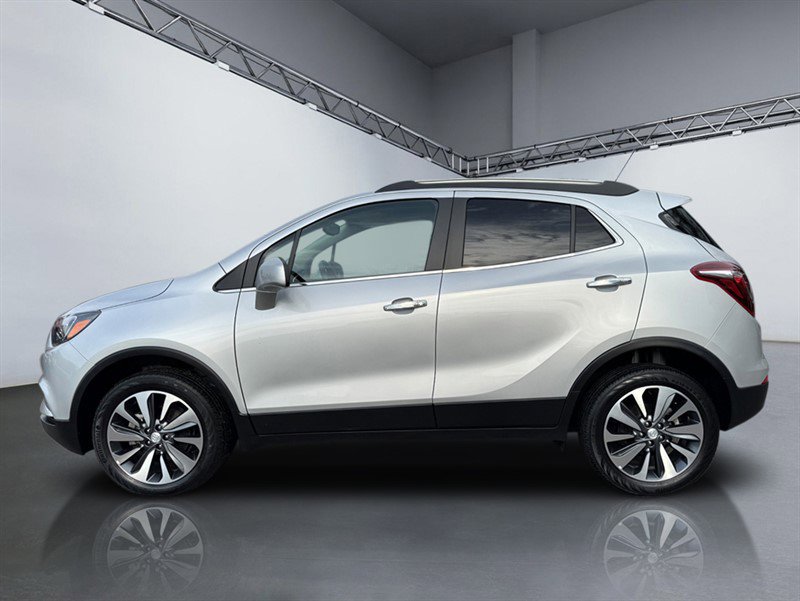 Used 2022 Buick Encore Preferred AWD/4WD image 2