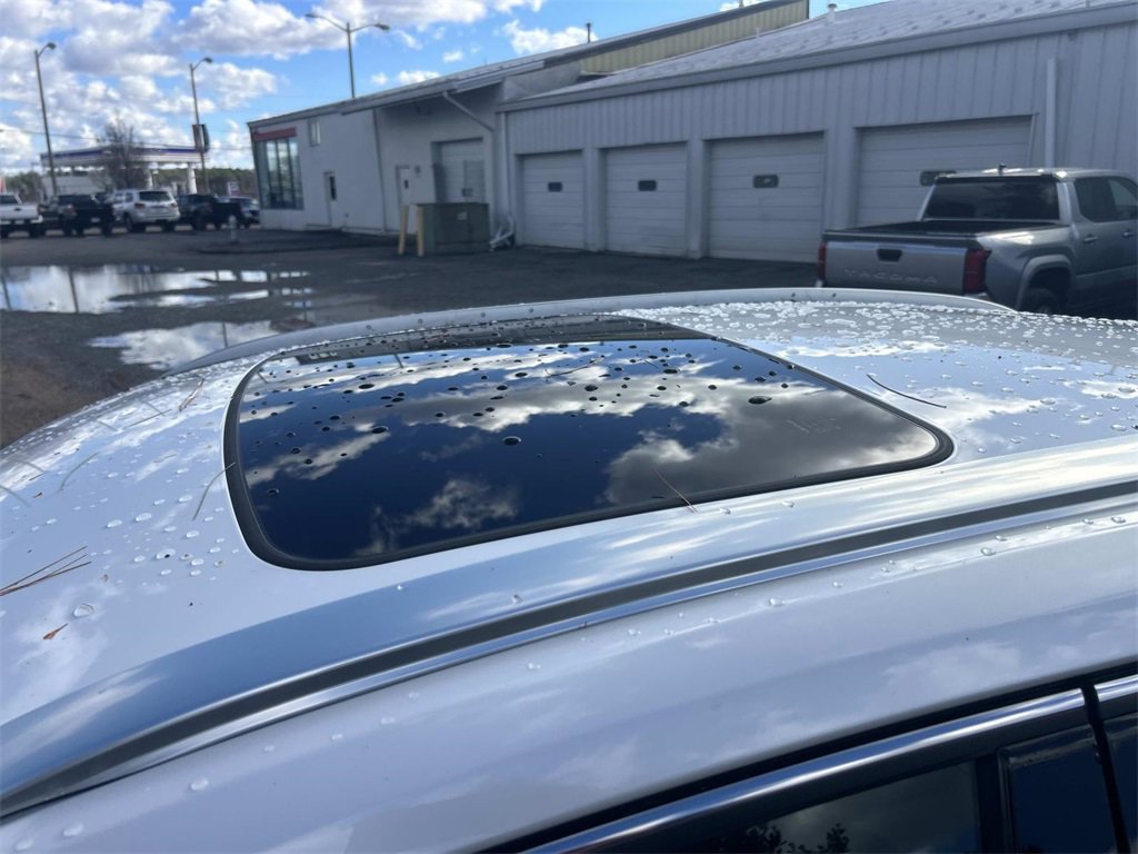 Used 2025 Lexus UX 300h AWD image 13