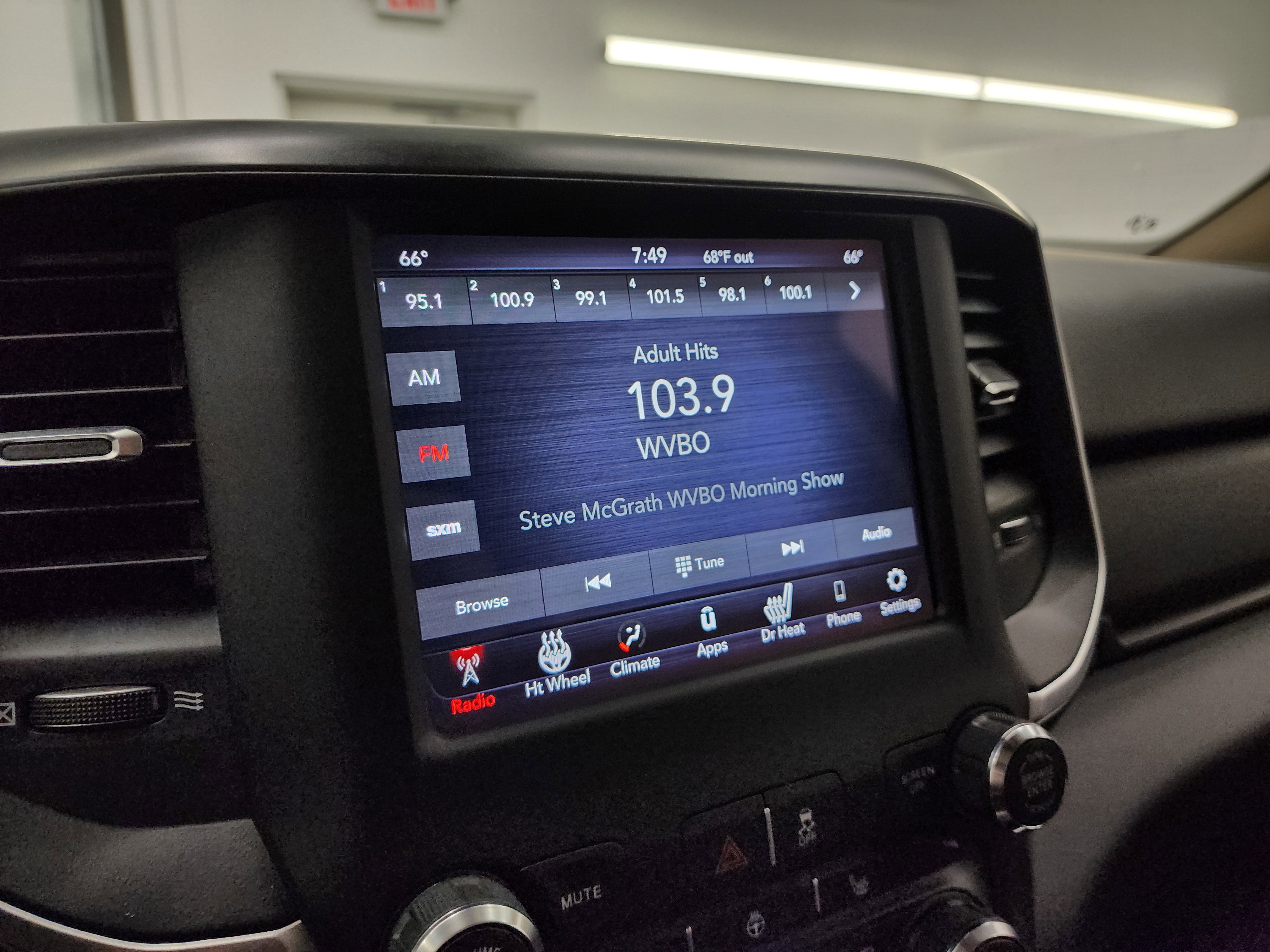 Used 2020 RAM 2500 Big Horn w/ Level 2 Equipment Group image 11