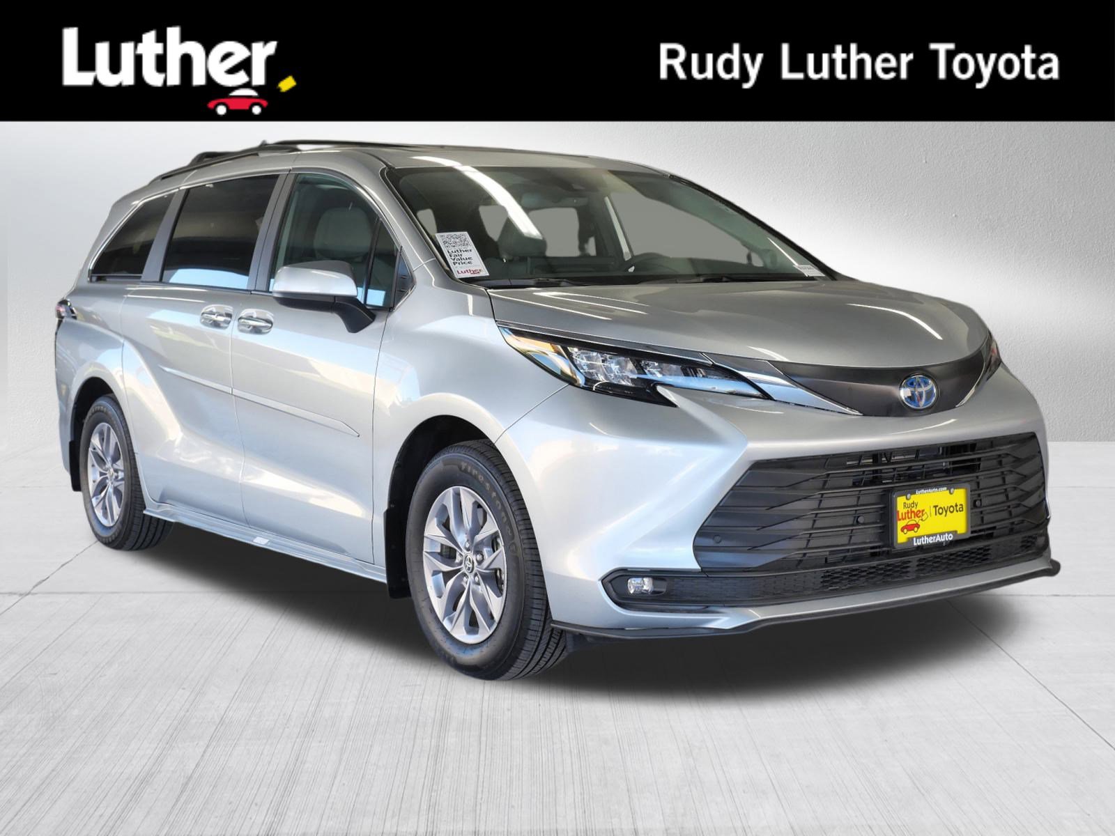 Used 2025 Toyota Sienna XLE