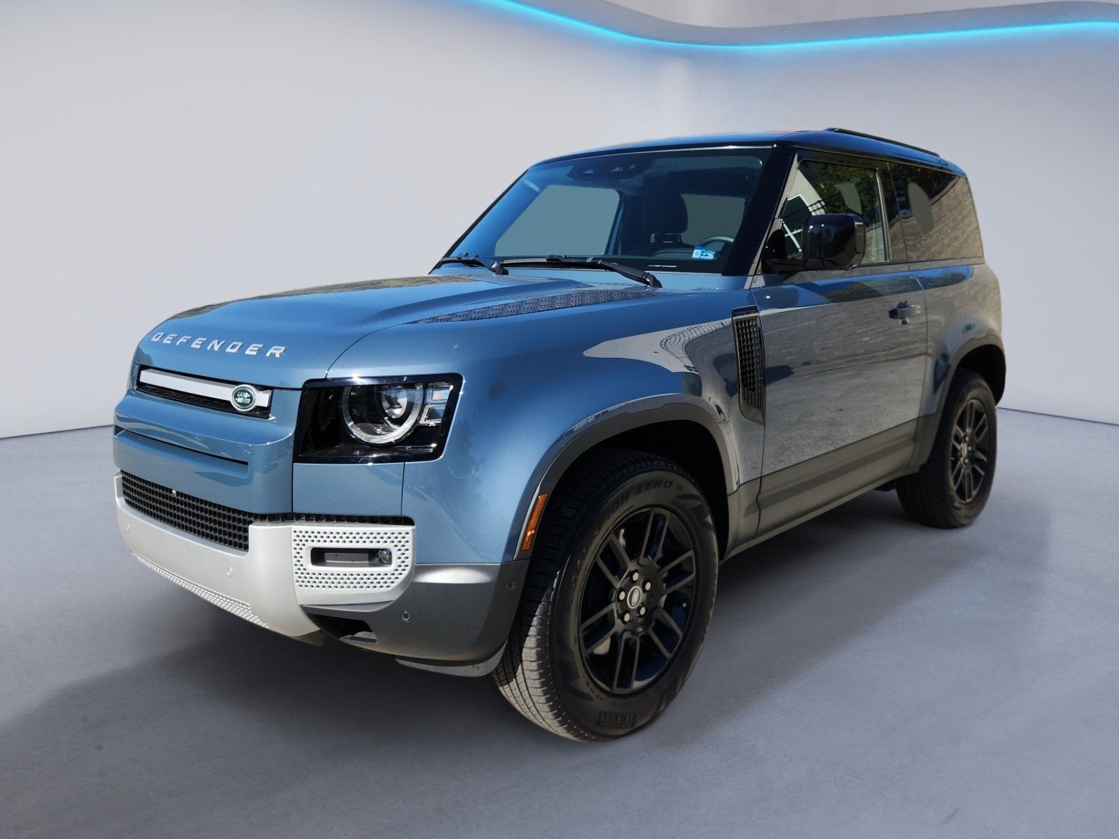 Used 2025 Land Rover Defender 90 S AWD/4WD image 2