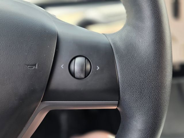 Used 2023 Tesla Model 3 Standard Range image 24