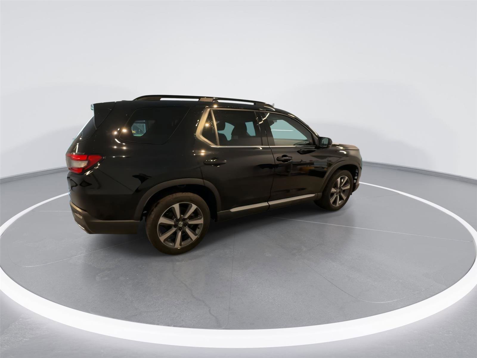 Used 2025 Honda Pilot Touring image 8