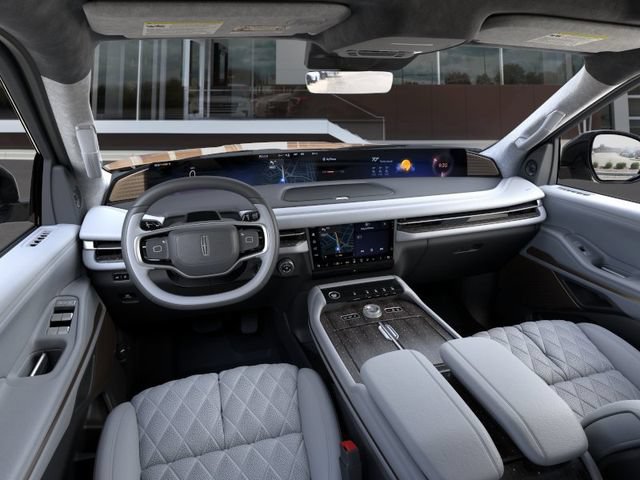 New 2026 Lincoln Navigator Black Label w/ Black Label Special Edition AWD/4WD image 9