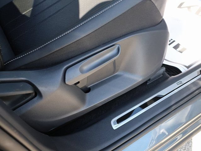 Used 2024 Volkswagen Tiguan SE R-Line FWD image 9