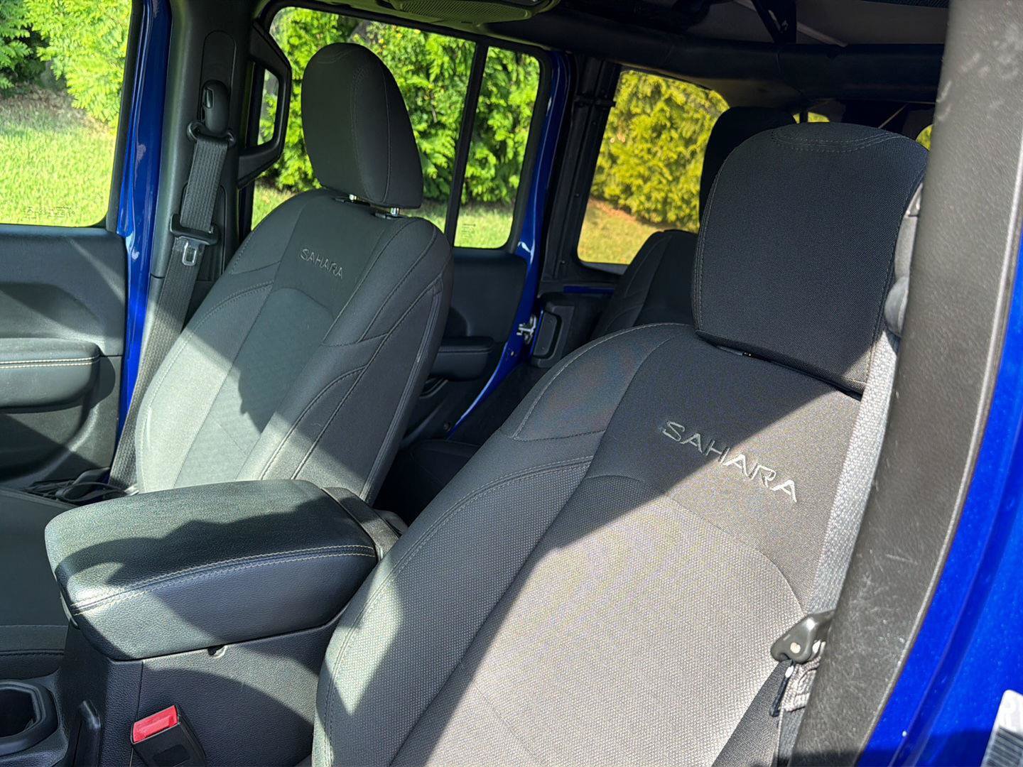 Used 2018 Jeep Wrangler Unlimited Sahara AWD/4WD image 28