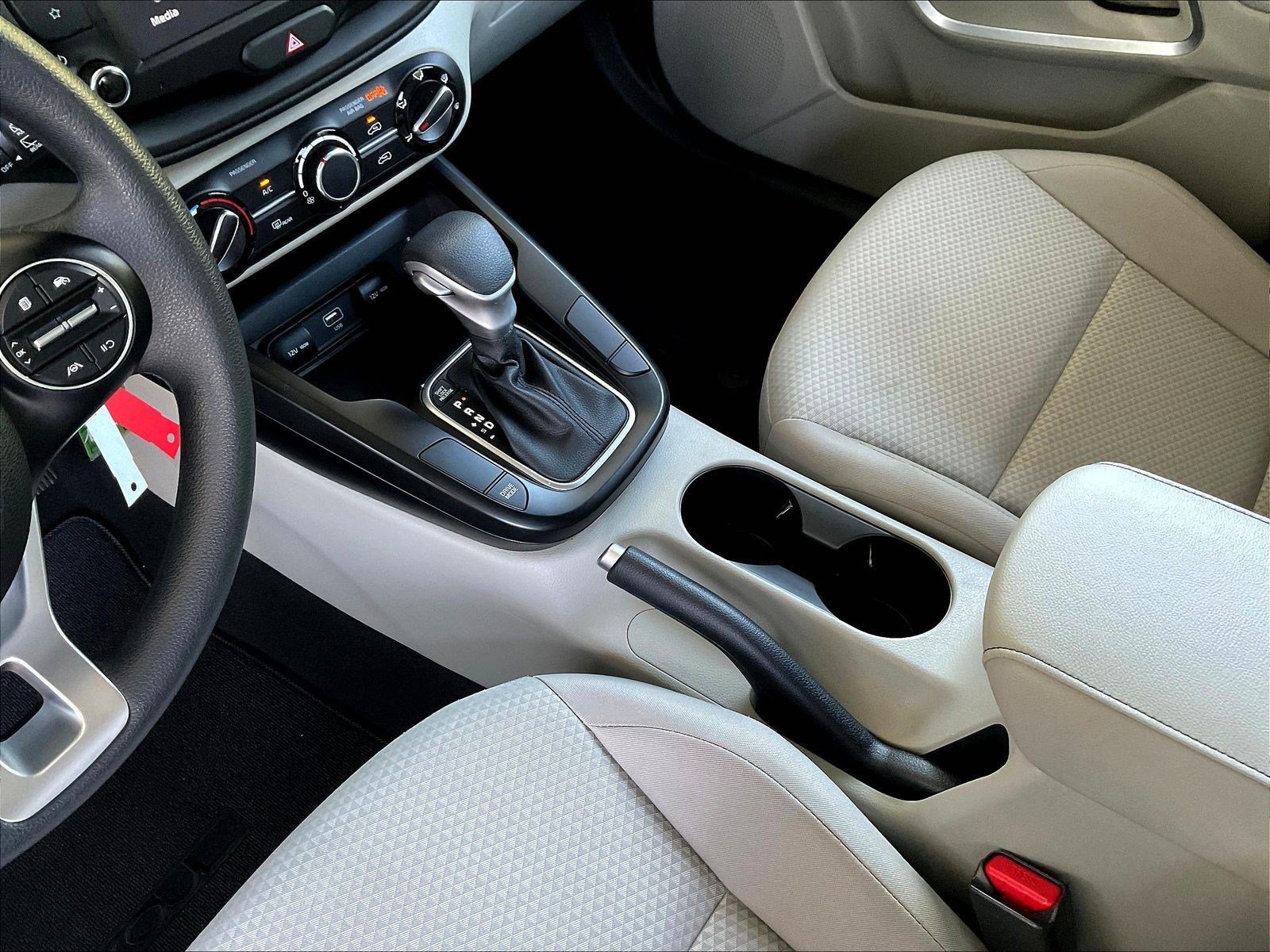 Used 2025 Kia Soul LX w/ LX Technology Package FWD image 15
