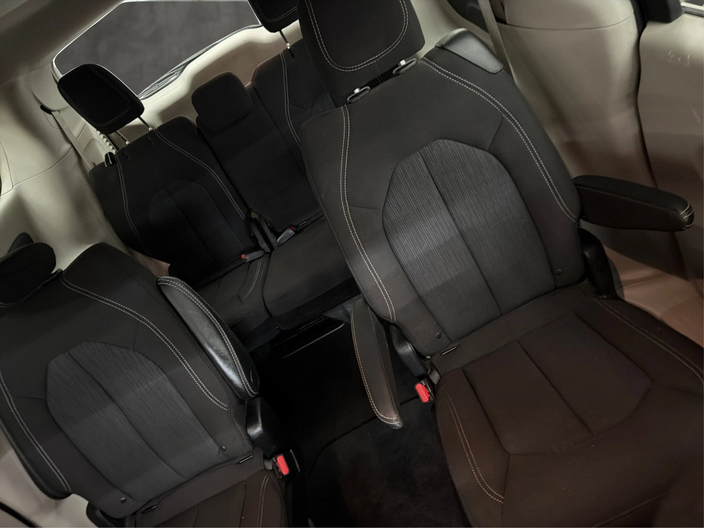 Used 2023 Chrysler Voyager LX FWD image 14