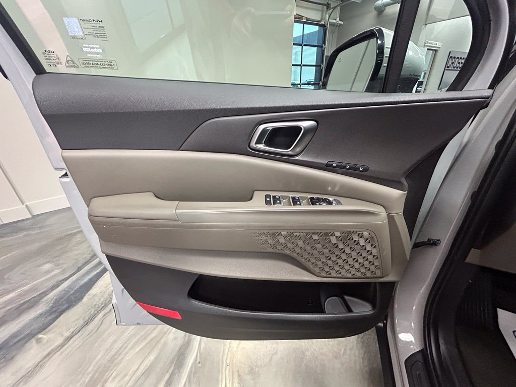 Used 2025 Kia Carnival EX FWD image 54