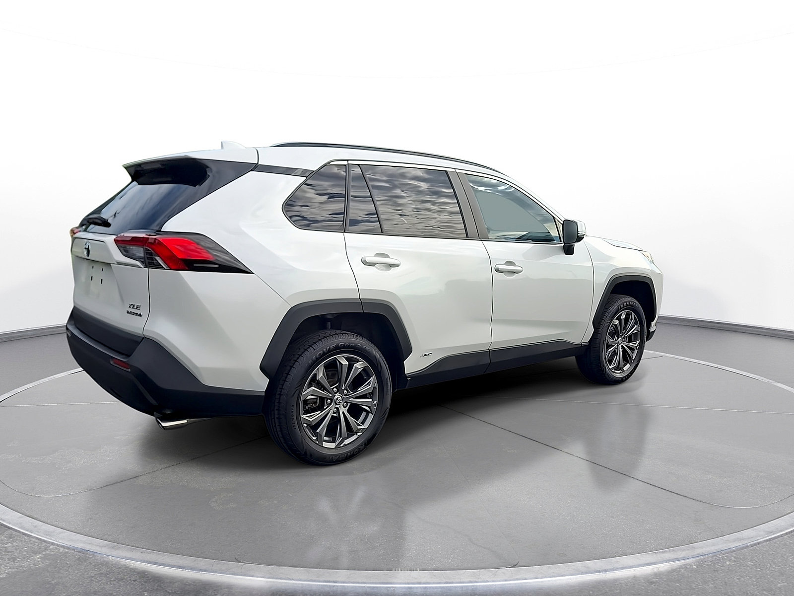 Used 2022 Toyota RAV4 XLE Premium AWD/4WD image 8