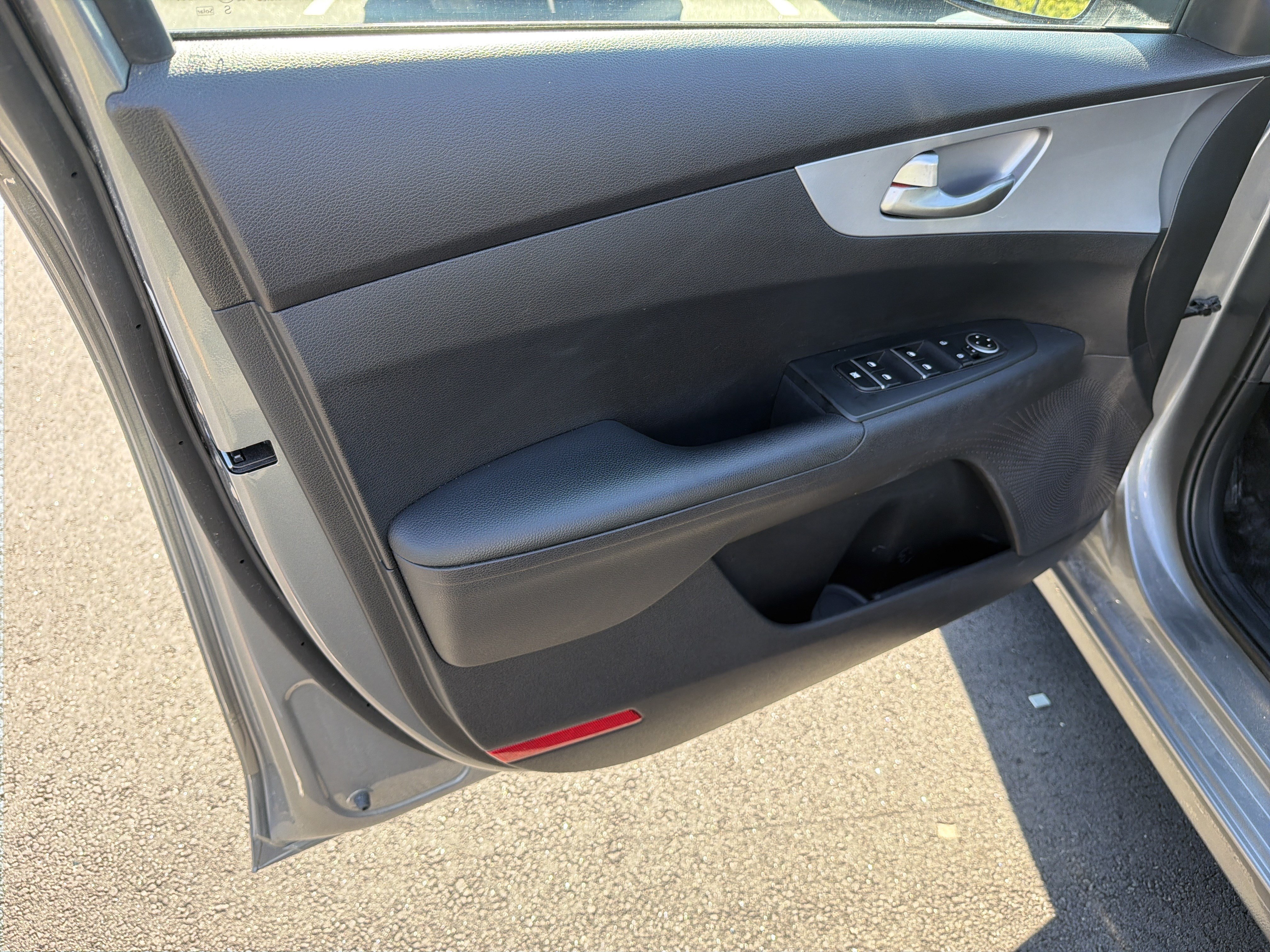 Certified 2022 Kia Forte LXS w/ LXS Technology Package FWD image 10