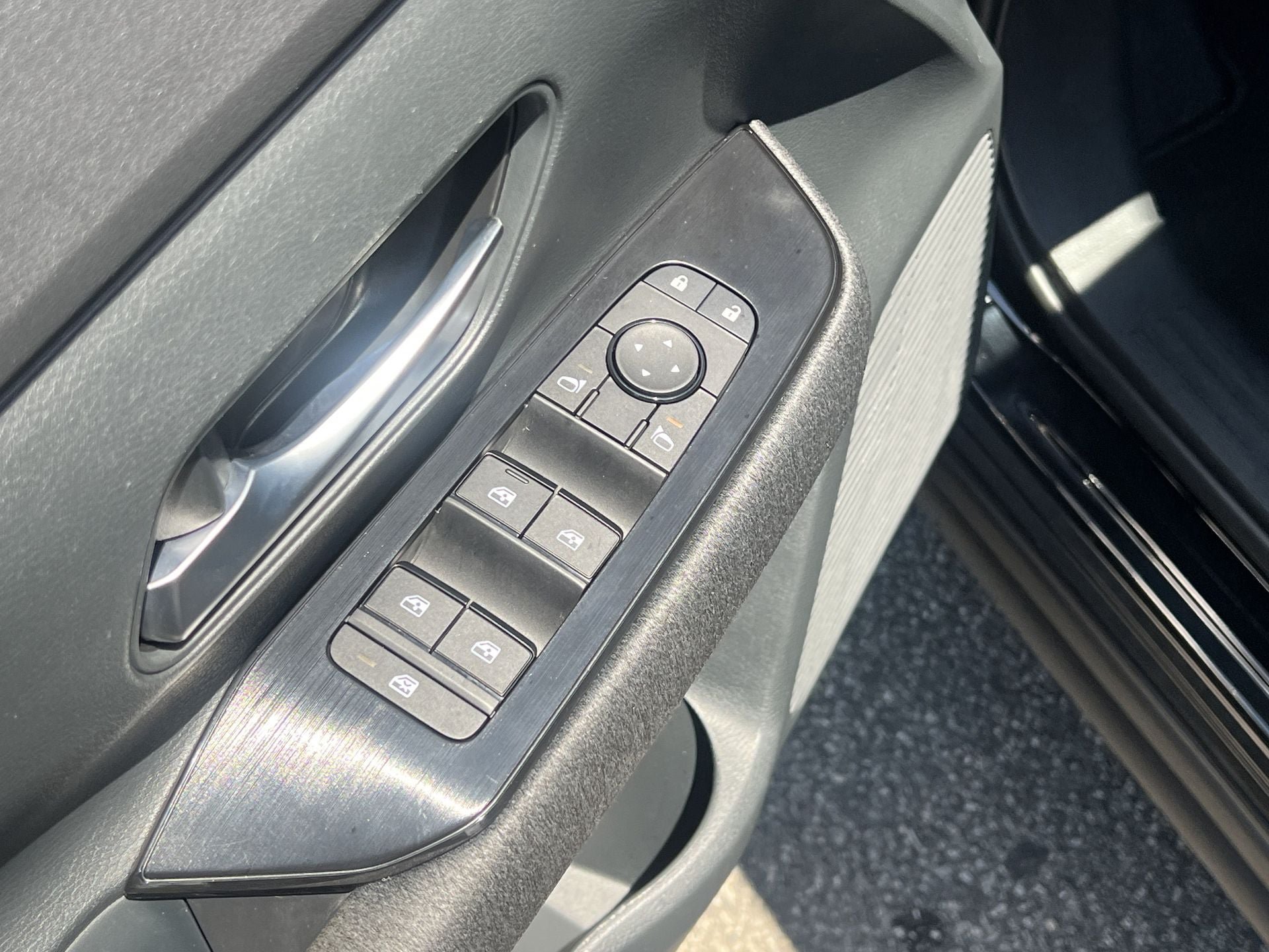 Used 2025 Nissan Kicks SV FWD image 15
