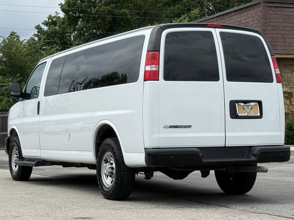 Used 2022 Chevrolet Express 3500 LS image 3