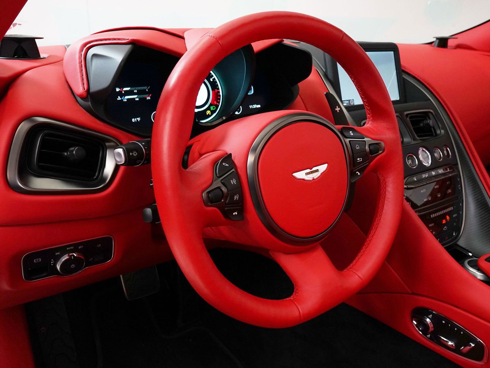 Used 2022 Aston Martin DBS Superleggera Volante image 19