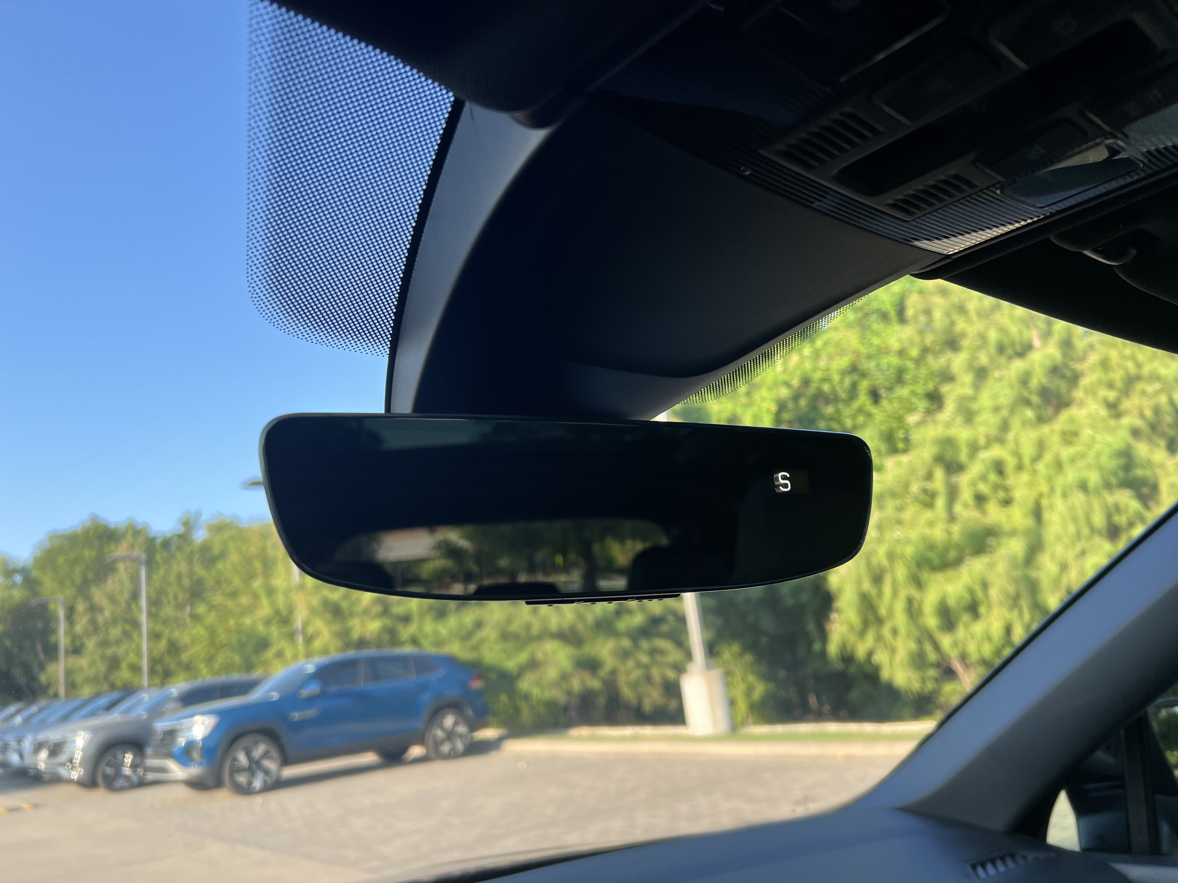 Certified 2022 Volkswagen Tiguan SE R-Line FWD image 21