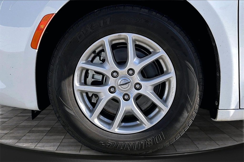 Certified 2023 Chrysler Voyager LX image 10