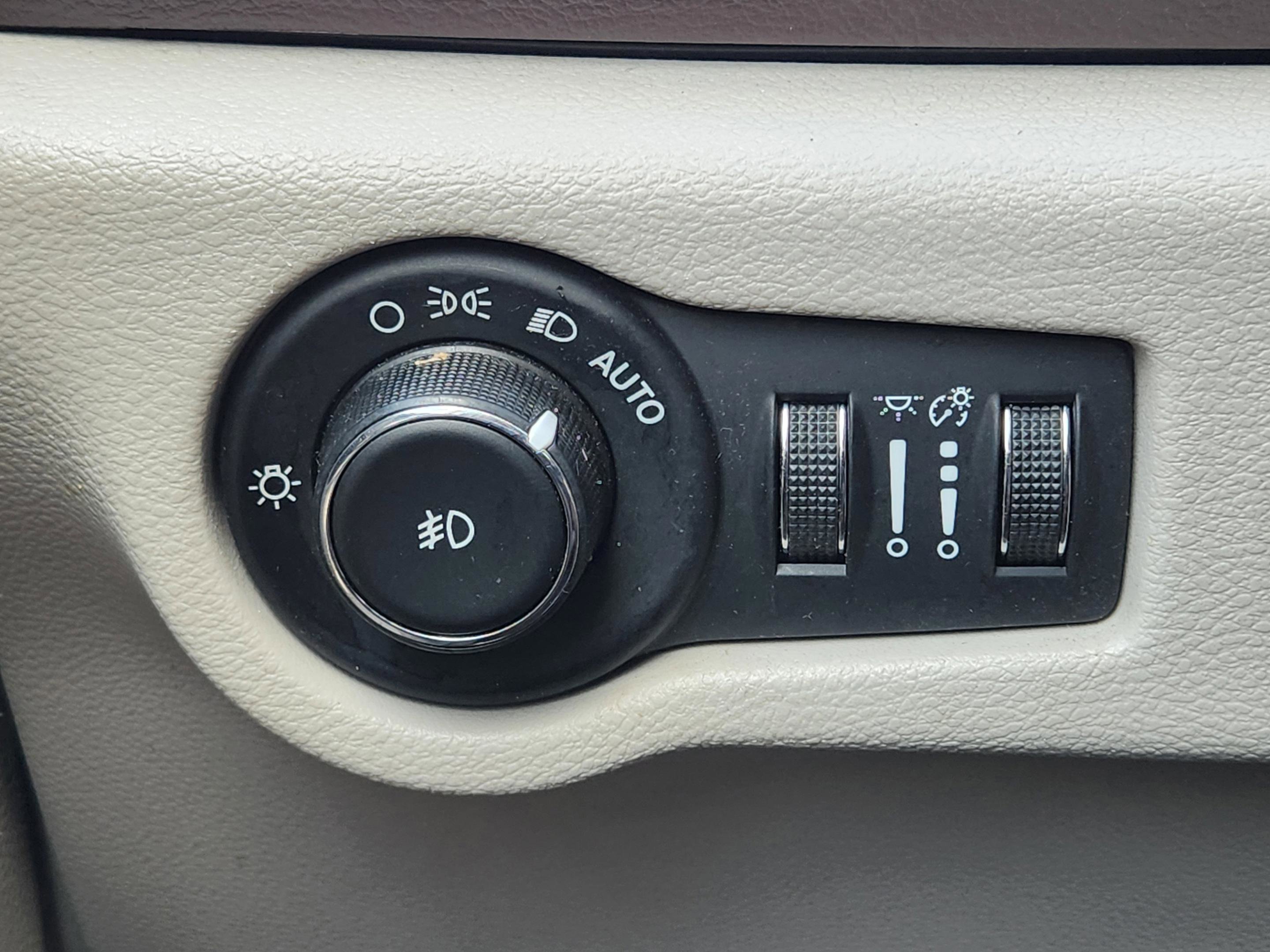 Used 2017 Chrysler Pacifica Touring-L Plus image 18