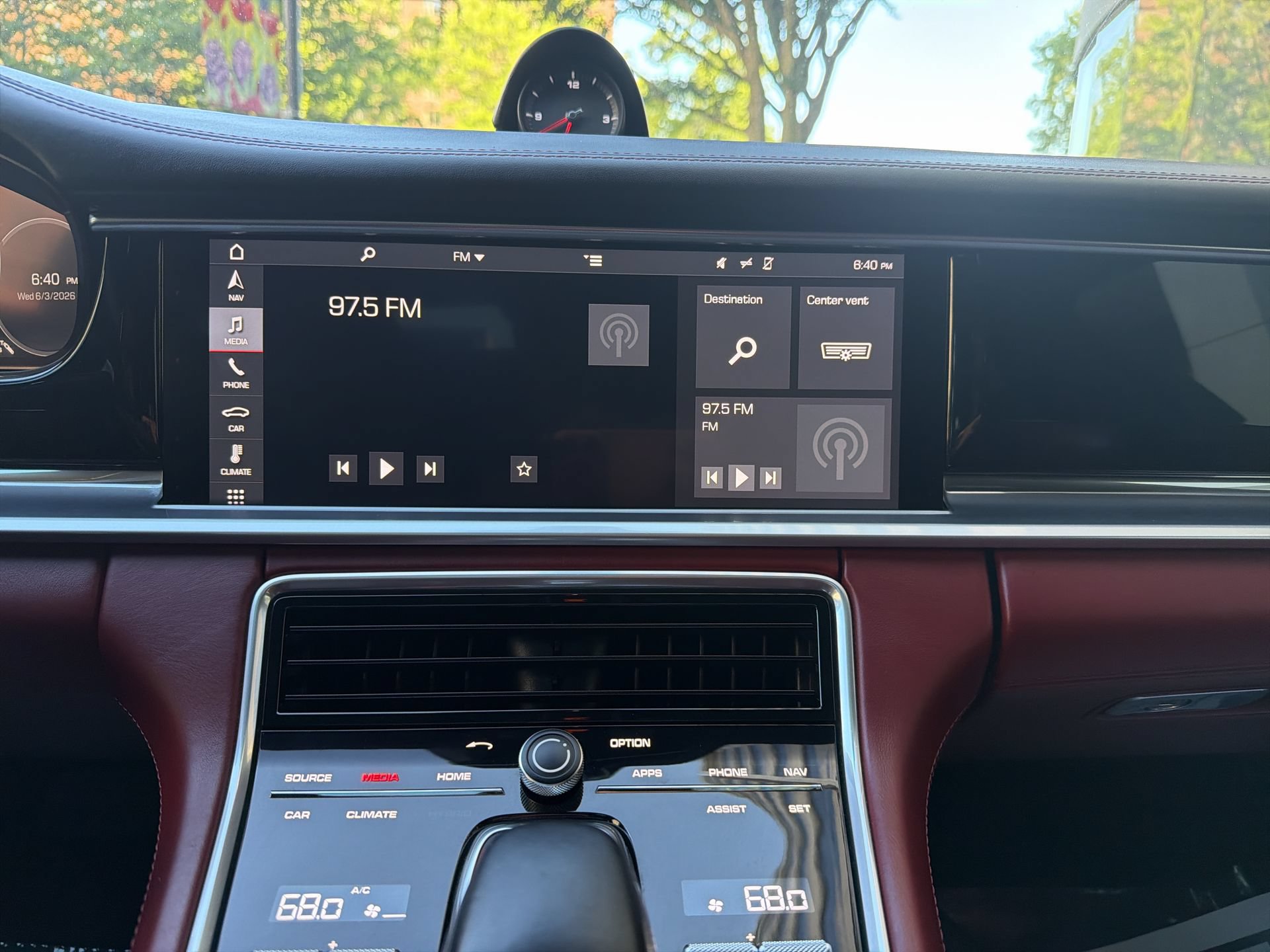 Used 2018 Porsche Panamera RWD image 12