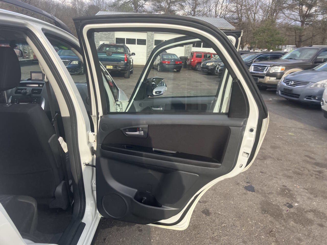 Used 2009 Suzuki SX4 Base AWD Crossover 4dr 4A image 17