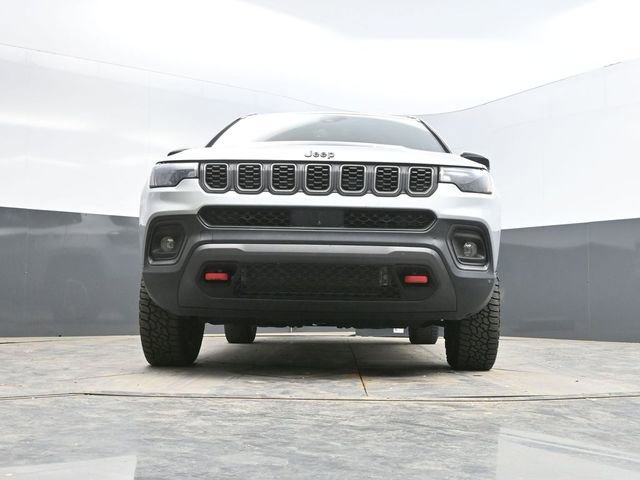 Used 2025 Jeep Compass Trailhawk AWD/4WD image 44