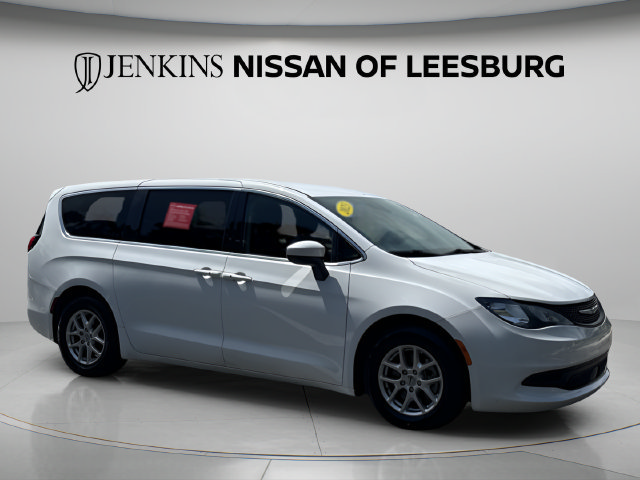 Used 2023 Chrysler Voyager LX FWD image 1