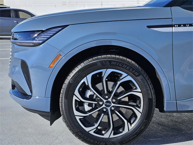 New 2026 Lincoln Nautilus Reserve image 9