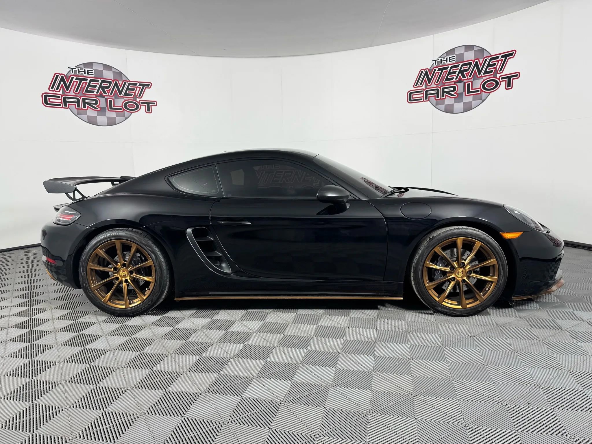 Used 2018 Porsche 718 Cayman image 8