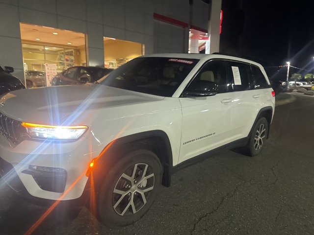 Used 2025 Jeep Grand Cherokee Limited w/ Trailer Tow Package image 5