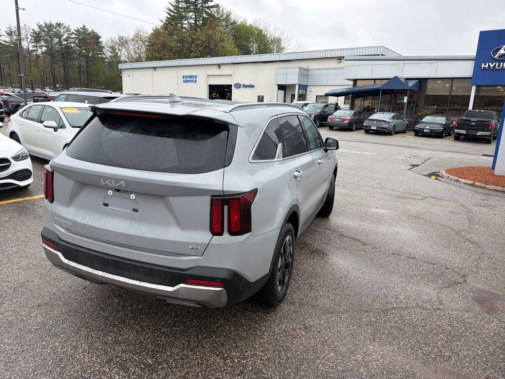 Used 2024 Kia Sorento S w/ Panoramic Sunroof Package AWD/4WD image 3