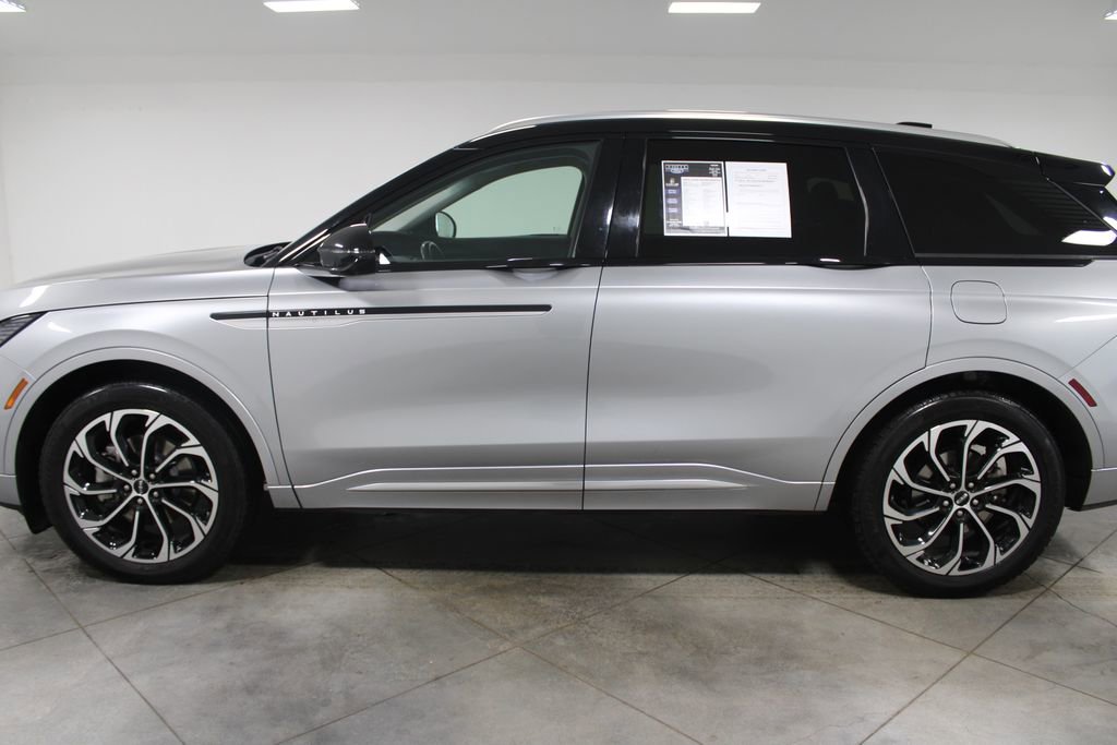 Used 2024 Lincoln Nautilus Reserve image 6