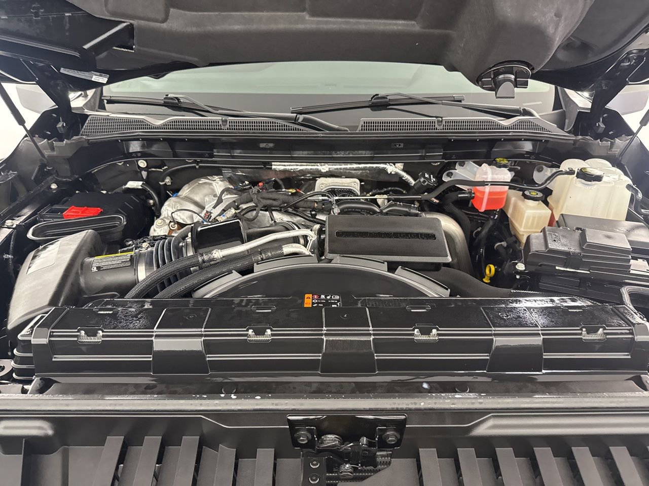 Used 2025 GMC Sierra 2500 AT4 image 31