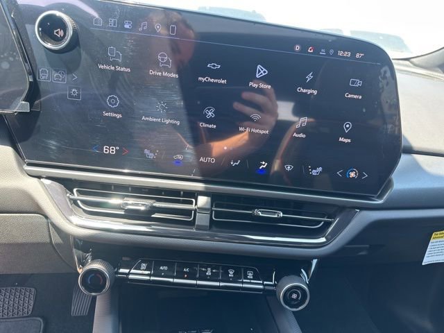 Used 2025 Chevrolet Equinox EV RS AWD/4WD image 16