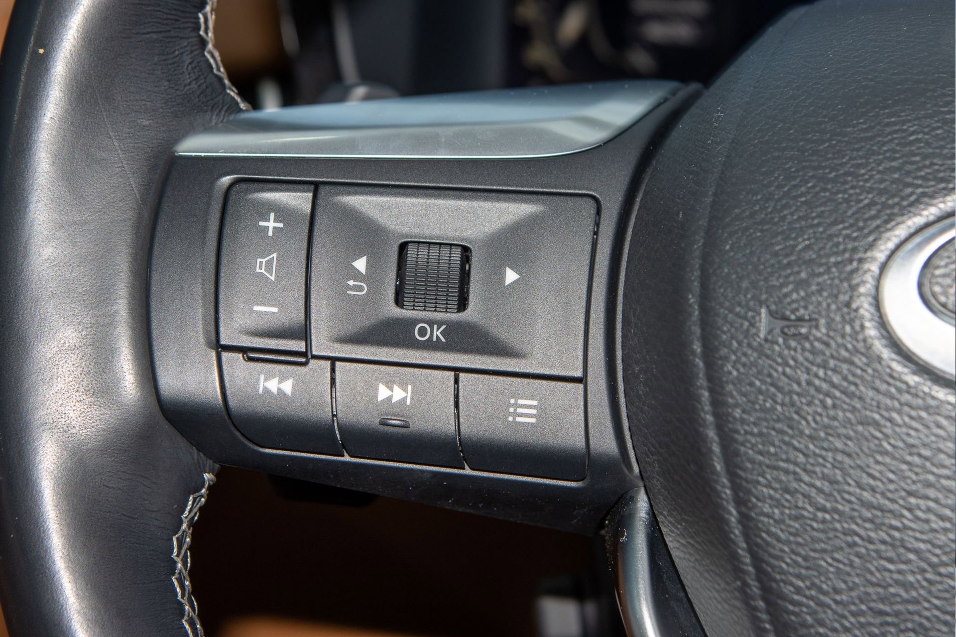 Used 2023 INFINITI QX60 Sensory w/ Cargo Package image 24