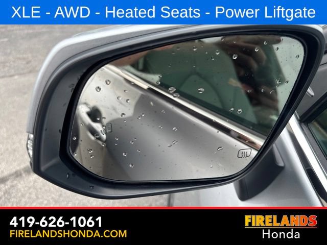 Used 2024 Toyota Highlander XLE AWD/4WD image 10