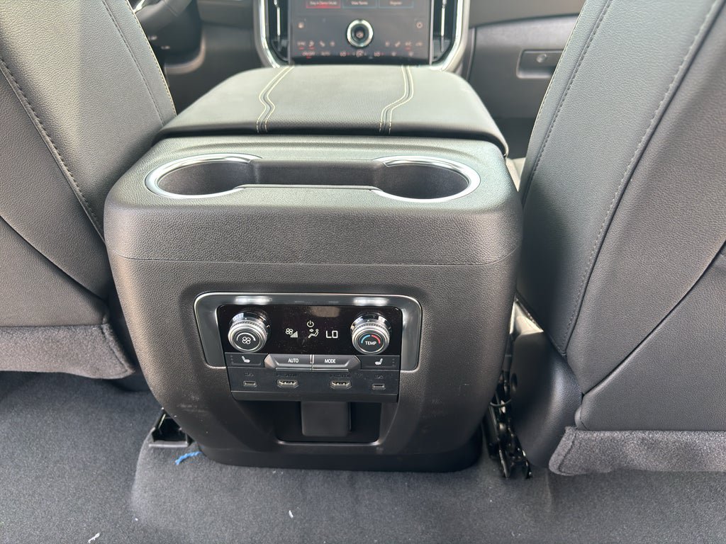 New 2026 GMC Yukon XL Elevation w/ Elevation Premium Package AWD/4WD image 23