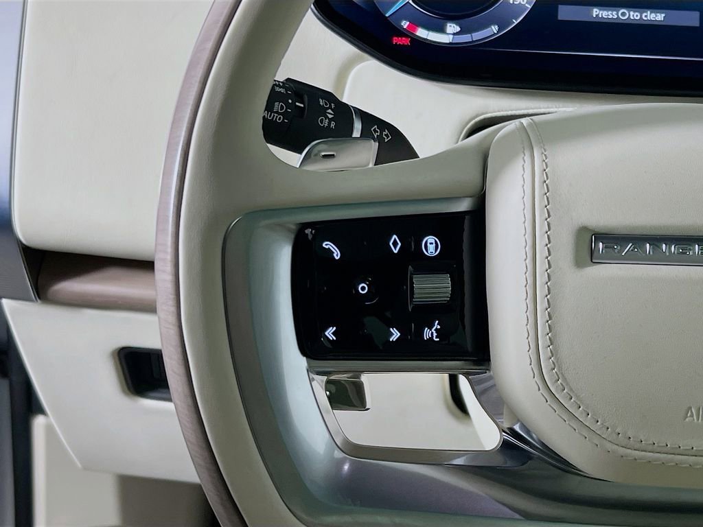 Used 2025 Land Rover Range Rover Autobiography image 10