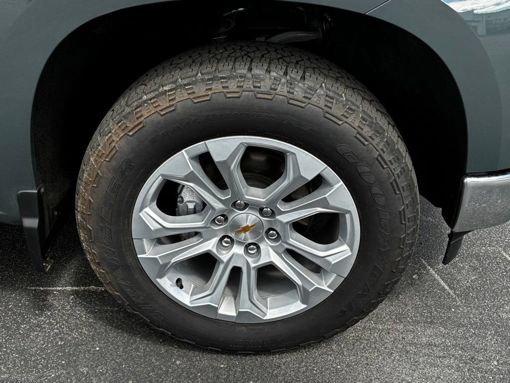Used 2025 Chevrolet Silverado 1500 LTZ AWD/4WD image 40