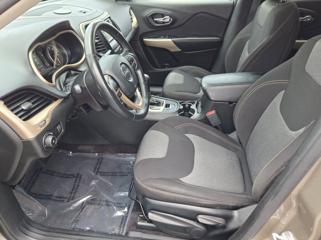 Used 2018 Jeep Cherokee Latitude w/ Cold Weather Group AWD/4WD image 20