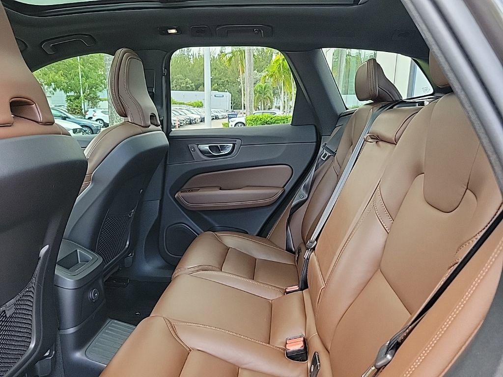 Used 2022 Volvo XC60 T8 Inscription w/ Advanced Package image 8